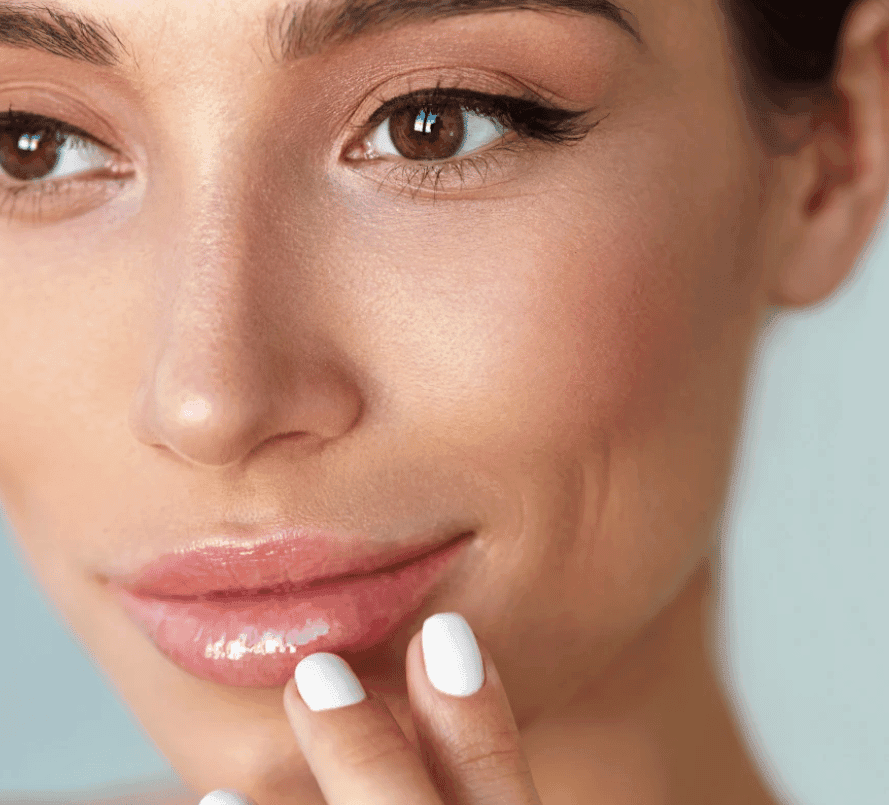 Preenchimento facial com ácido hialurônico para harmonização e rejuvenescimento natural do rosto