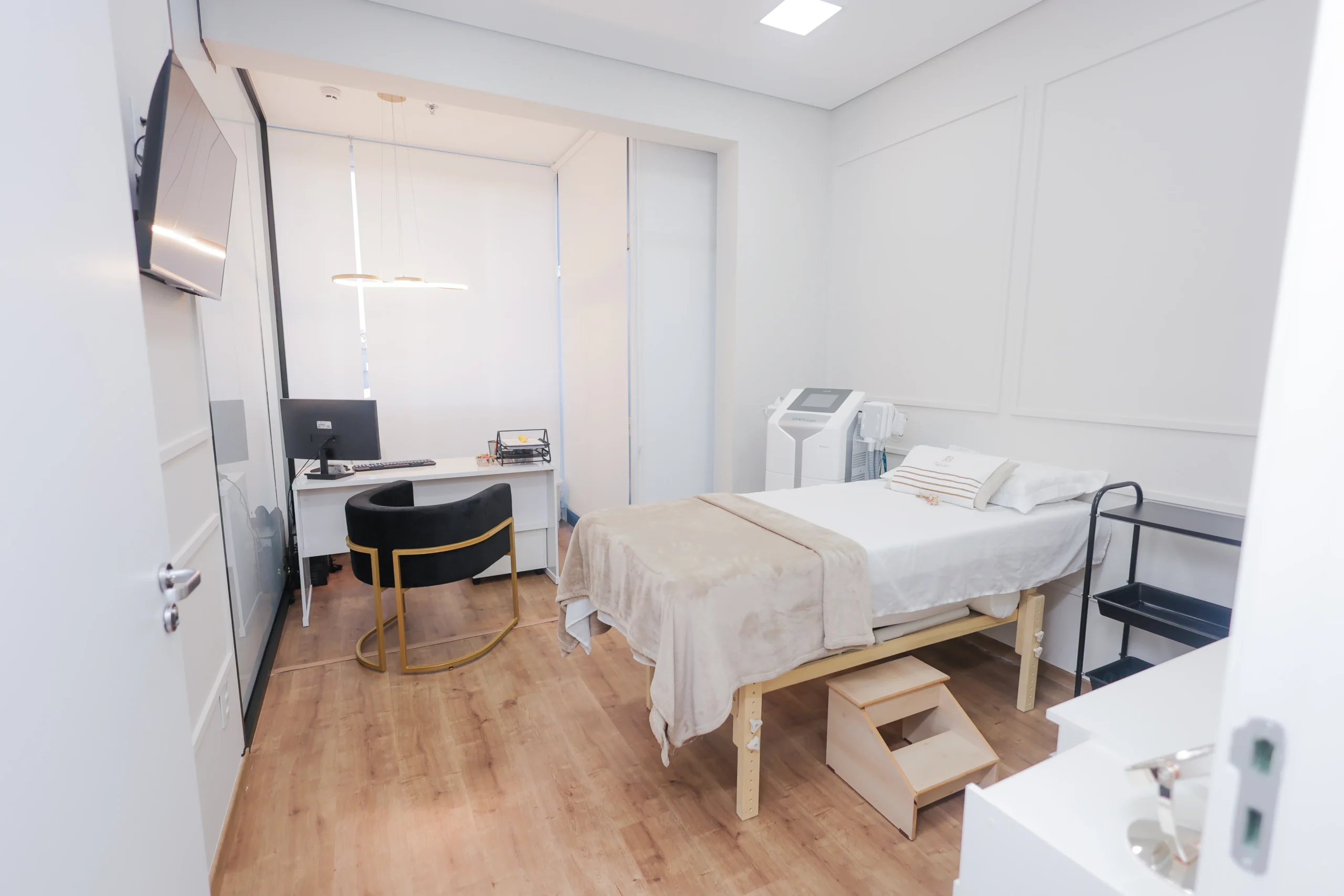 clinica de estetiica dra juliana beani em jundiai para tratamento de redução de gordura com criolipolise e criusculpt