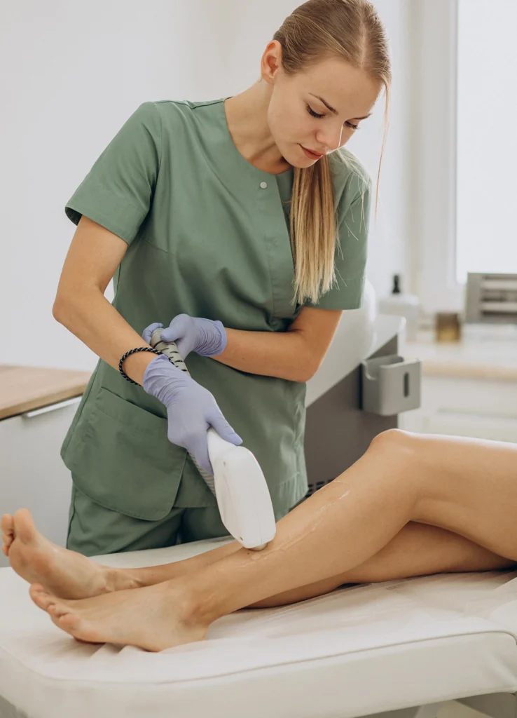 Antes e depois do tratamento de depilação a laser Aplicação de depilação a laser na Clínica Dra. Juliana Beani
