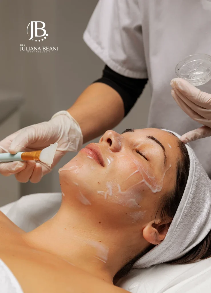 Aplicação de Lha La Peel peeling Coreano na Clínica Dra. Juliana Beani